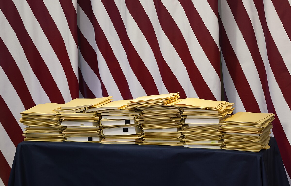 托瑪斯．德曼，《文件夾》，2017，C-Print／水晶裱，125 &times; 195 公分。圖像由藝術家與北美館提供。&copy; Thomas Demand, VG Bild-Kunst, Bonn