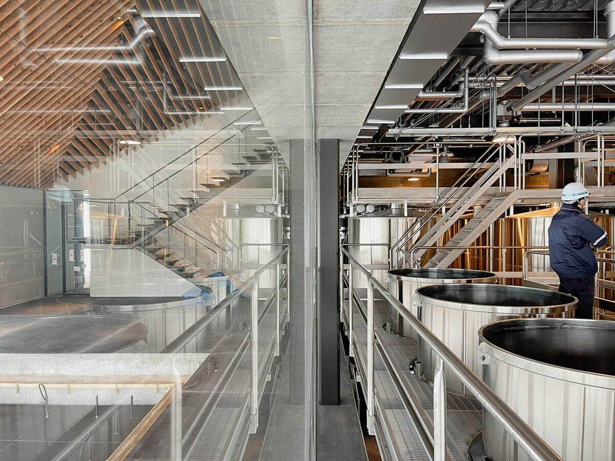 釀酒室的設計靈感源自京都「三十三間堂」千手觀音立像。