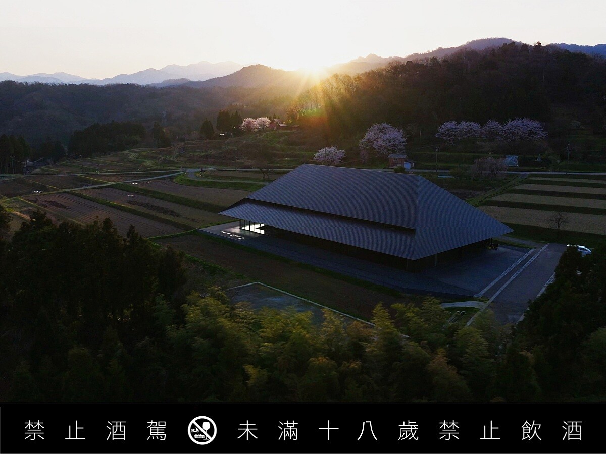 「IWA 5」以其獨特的混釀工藝和每年不固定的調配配方，展示出極具創新與前瞻性的清酒風格。