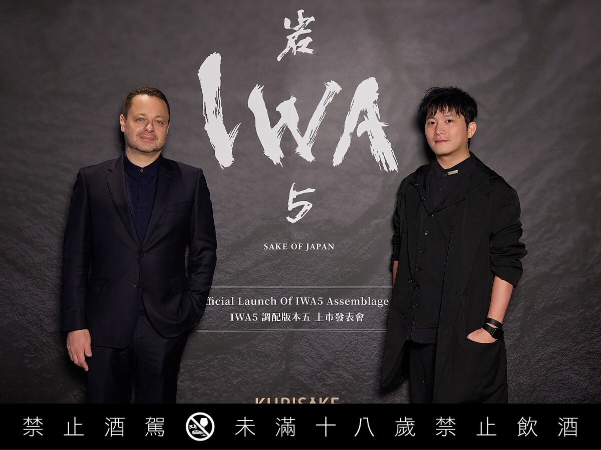 創辦人查爾斯・安托萬・皮卡爾（Charles-Antoine Picart）特地來台，與久利酒藏創辦人楊詩晨在發佈會現場合影。