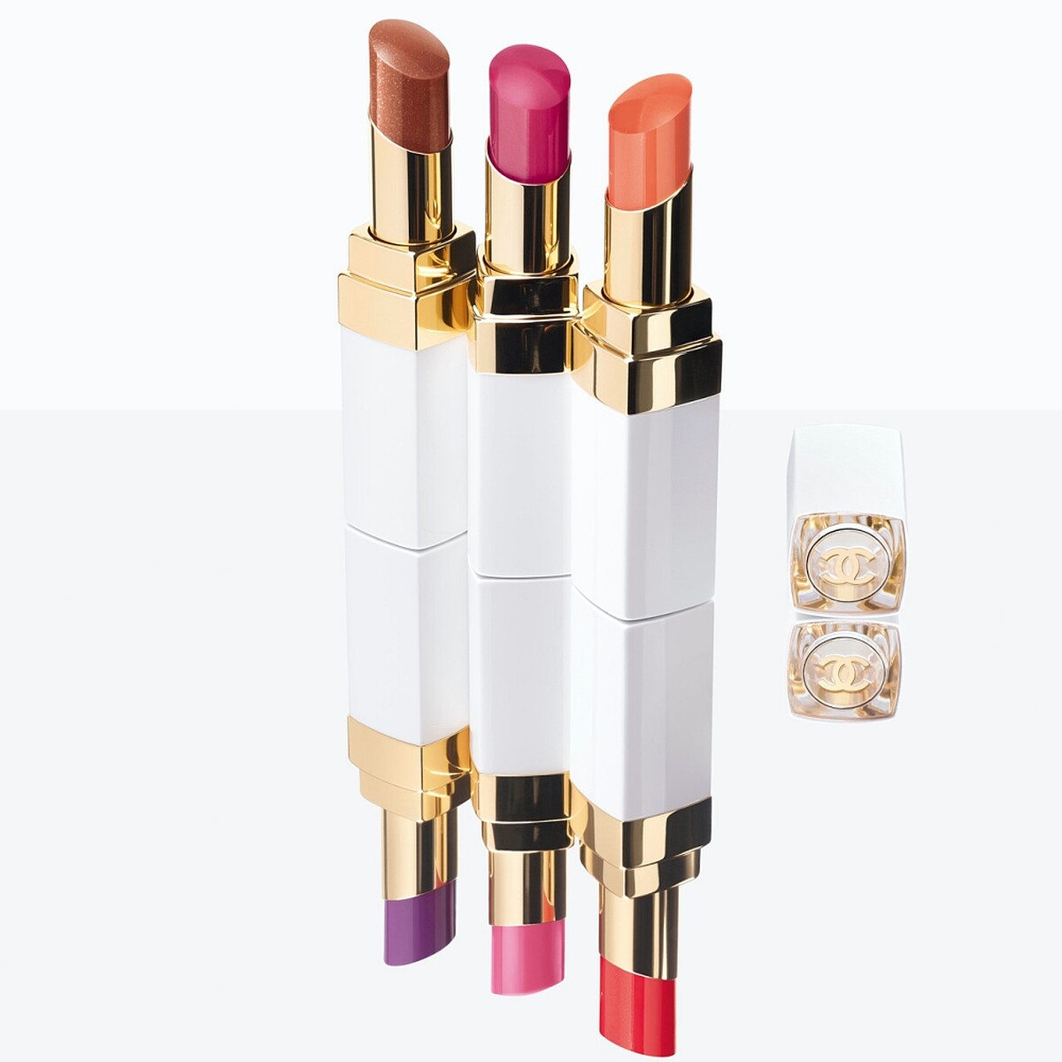香奈兒2025春妝COCO晶亮潤唇膏情境照。