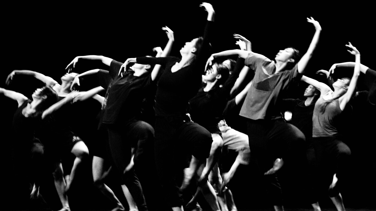 碧娜．鮑許《春之祭》劇場排練照由國立臺北藝術大學舞蹈學院提供（黎宇文攝影）。