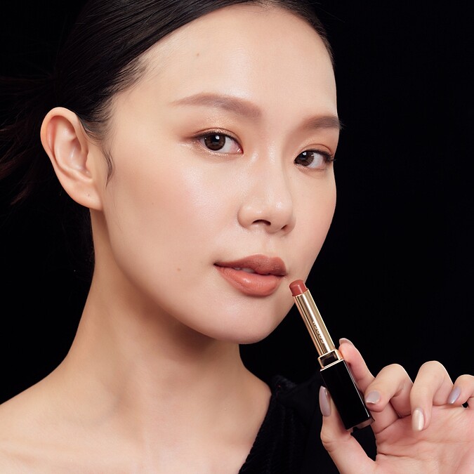 SUQQU晶采絲絨唇膏(#01薔薇和)蕊NT1,700、唇膏殼NT350