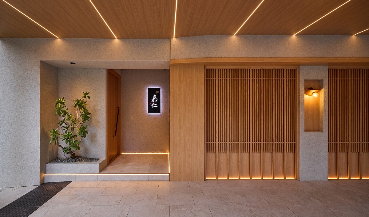 台北松江南京商圈近日迎來新開的江戶前壽司「鮨嘉仁」。