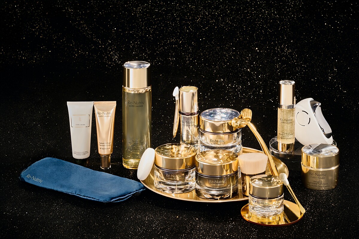 雅詩蘭黛皮拉提斯臉部雕塑護膚，融合專業手法與工藝級工具雕塑肌膚輪廓。