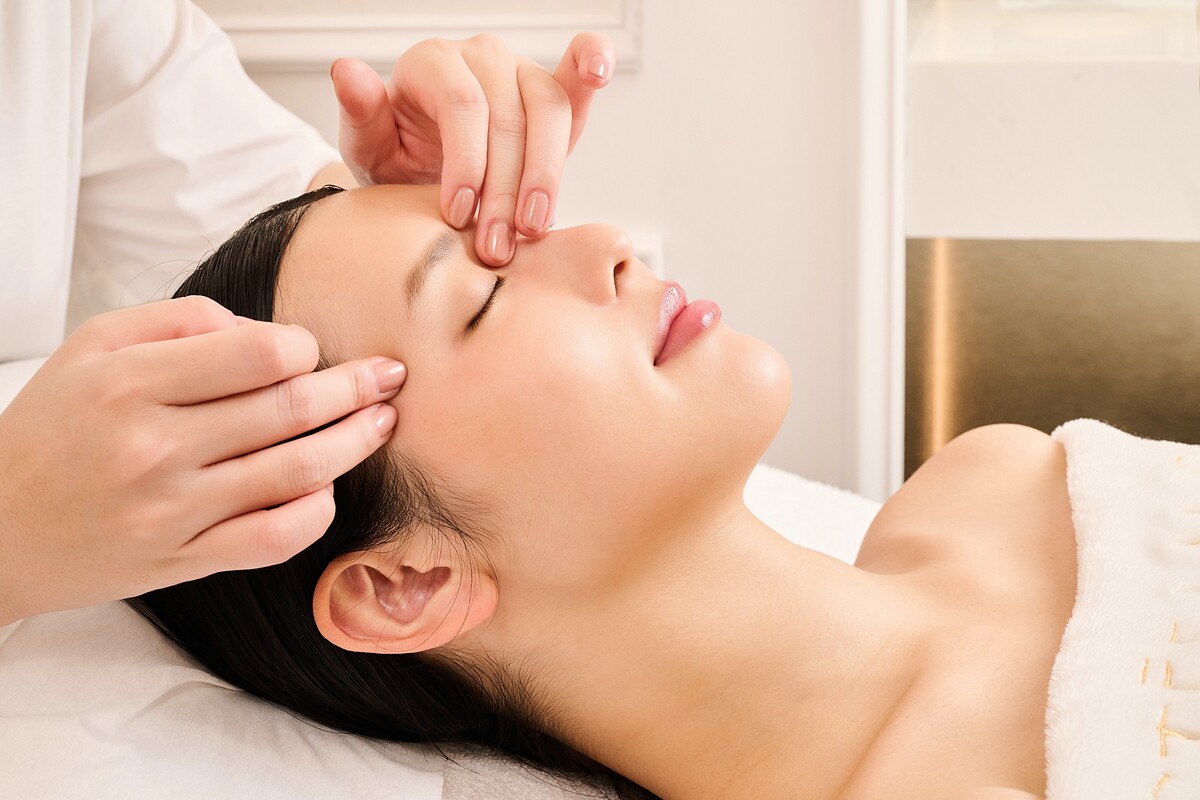 雅詩蘭黛護膚情境圖。