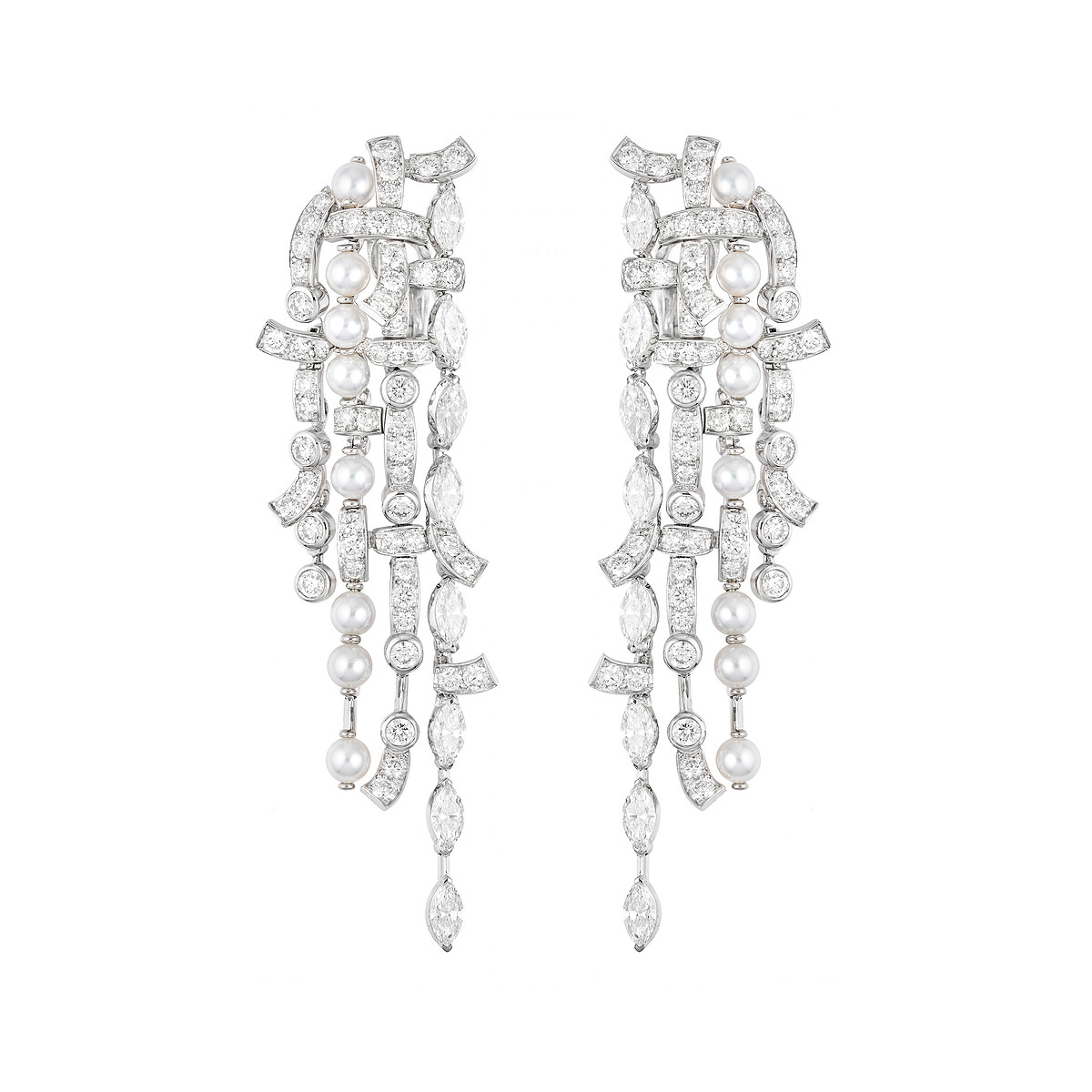 香奈兒18K白金鑽石及養珠的Tweed Perl&eacute; 耳環