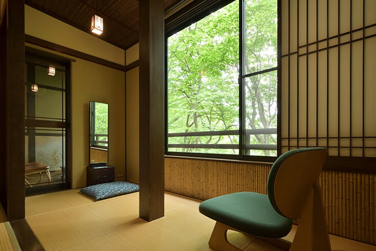 在客房內打造了多個休憩角落。