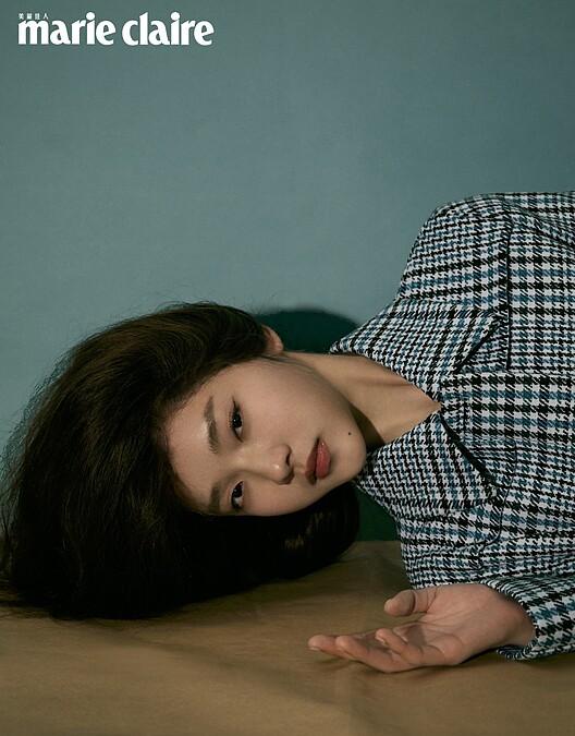 藍色格紋大衣，Gucci。