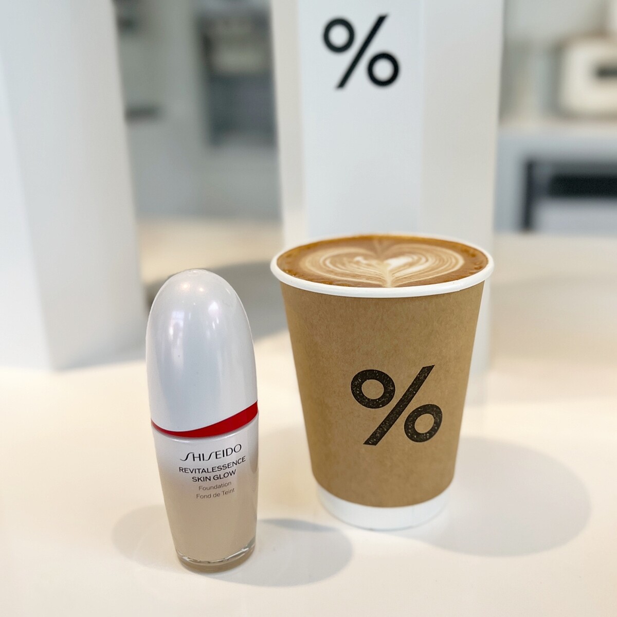 資生堂攜手%ARABICA中山旗艦店推出期間限定「#220聚光拿鐵」。