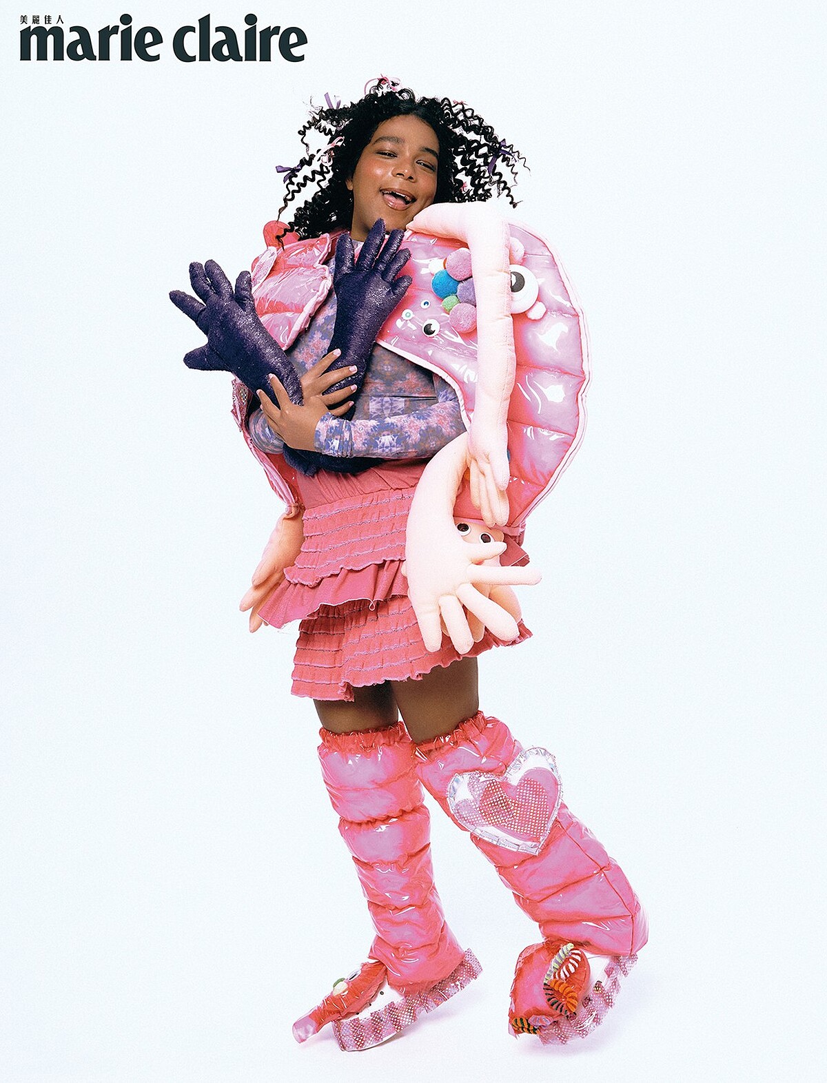 服裝設計師&mdash;倪敬絜@_ni_chieh &鐘逸桂@alexsandra_iris／2004年生／實踐服裝設計系畢業：「 《渣男滾開！！！》渣男防護衣兼具阻擋與觀察功能，內部提供保護與寵愛，遇渣男戰力飆升，展現強大防禦力，守護自我。」