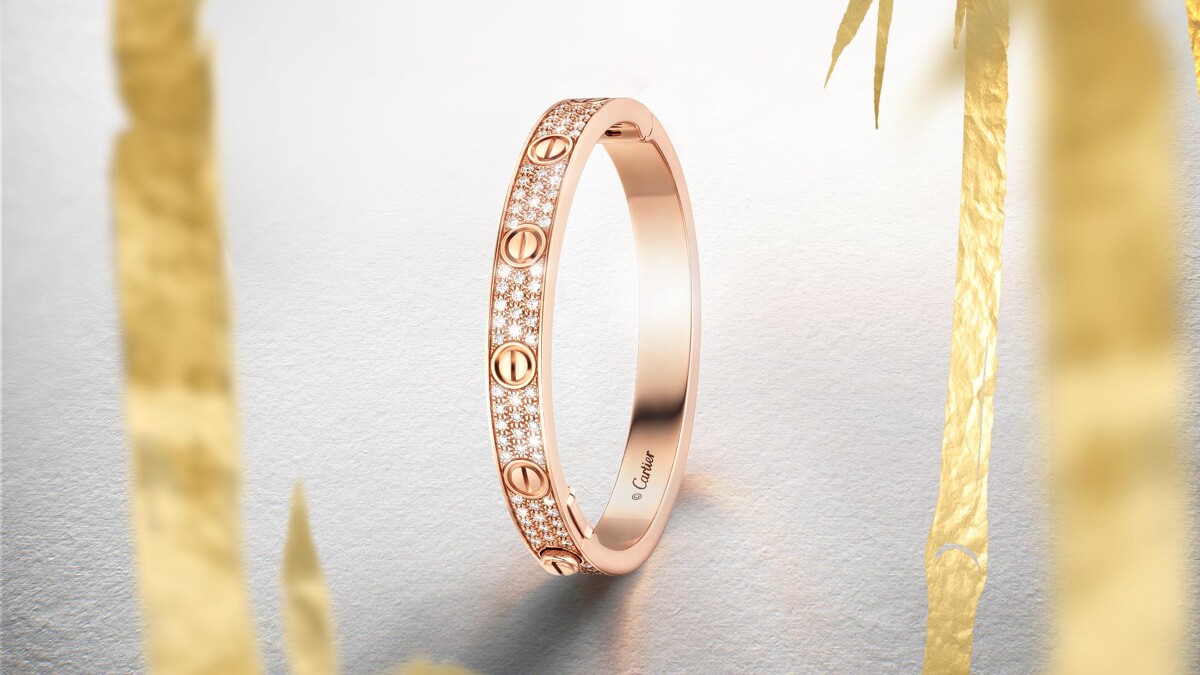 LOVE玫瑰金鋪鑲鑽石手環。