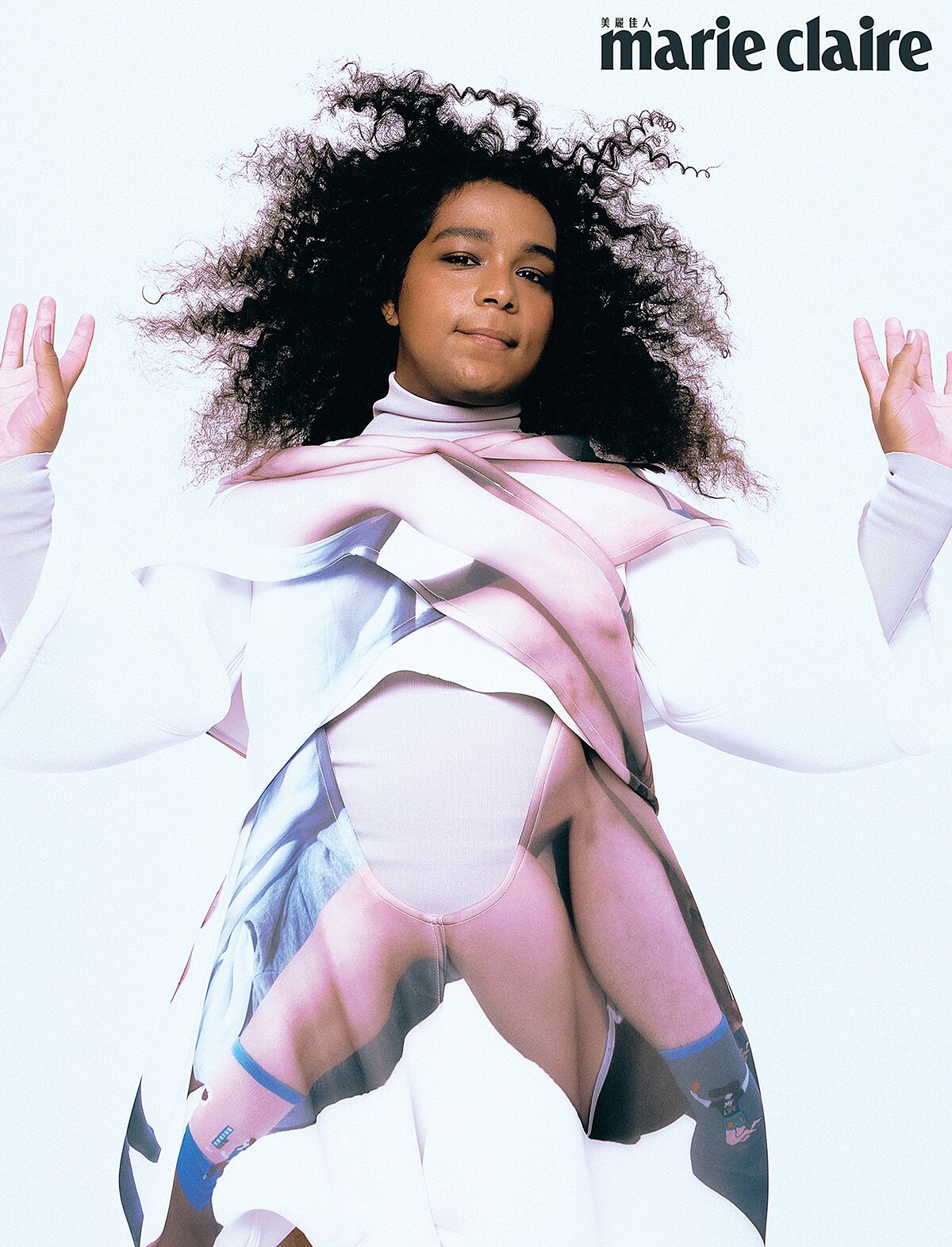 服裝設計師&mdash;葉思妤 @sara_yeh_0913 @studio_yeh ／2001年生／實踐服裝設計系在讀：「 《他的愛人有分離焦慮症》 捕捉日子有感的現象，試圖如實地重述其活著的重量。 作品探討親密的形狀，在個體上想像、思念以及宣示。」