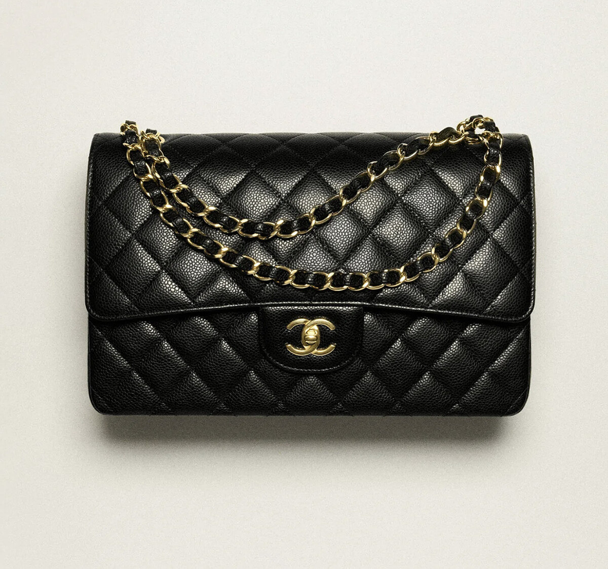 Karl Lagerfeld以2.55為原型，保留其包款輪廓與可調整鍊帶的獨立精神，但改造了鍊帶與扣鈕，讓新的包款造型更為年輕，自此為香奈兒開創了另一個包款的傳奇之路。