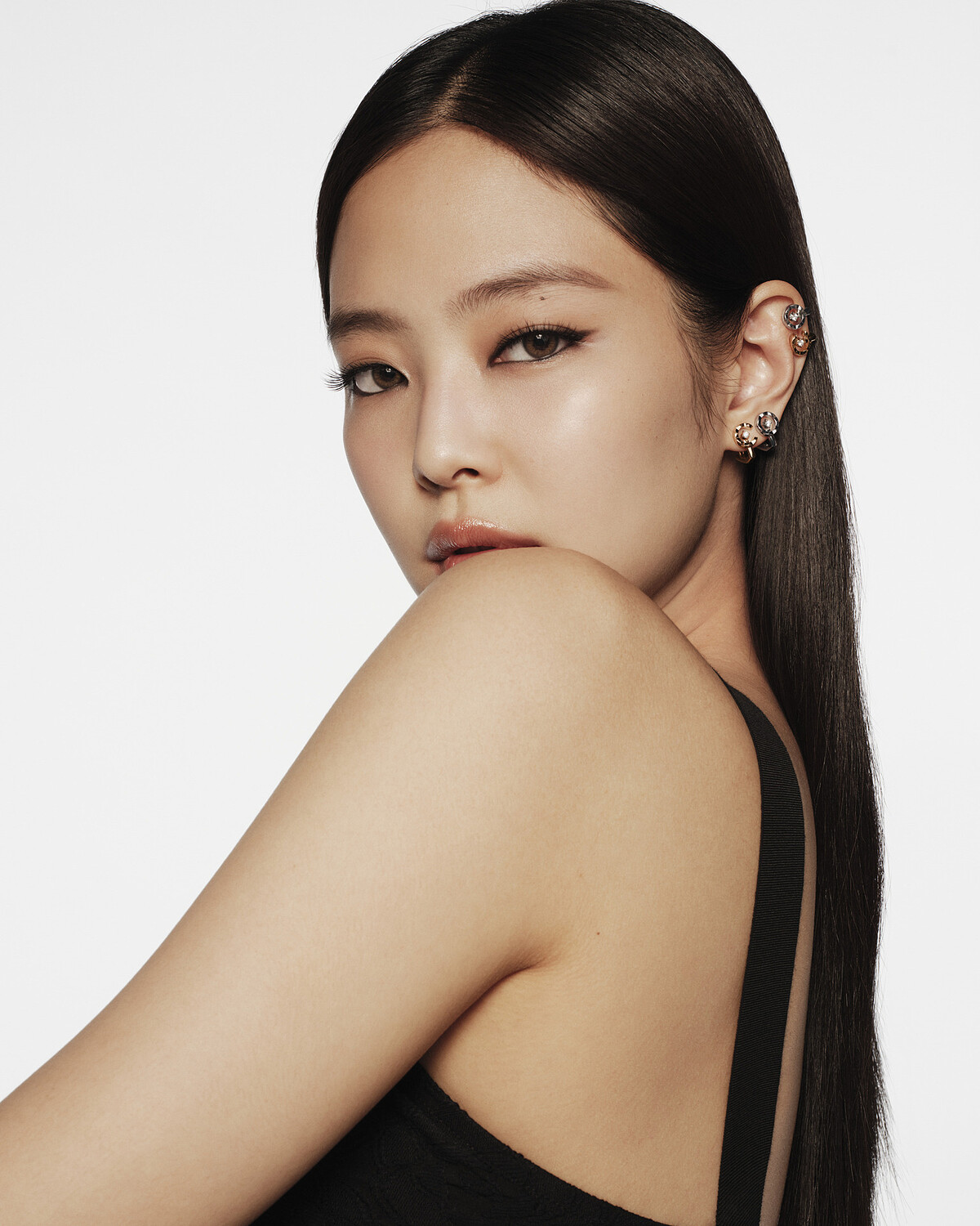 Jennie帶著香奈兒Coco Crush 2025新款珠寶來了