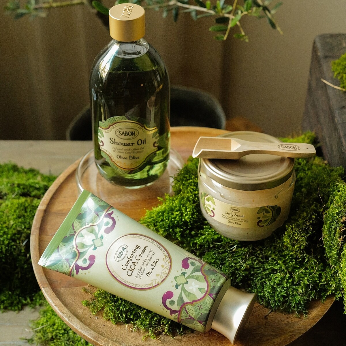 SABON盛宴橄欖「明星三部曲」盛宴橄欖沐浴油、盛宴橄欖身體磨砂膏盛宴橄欖積雪草修護霜。