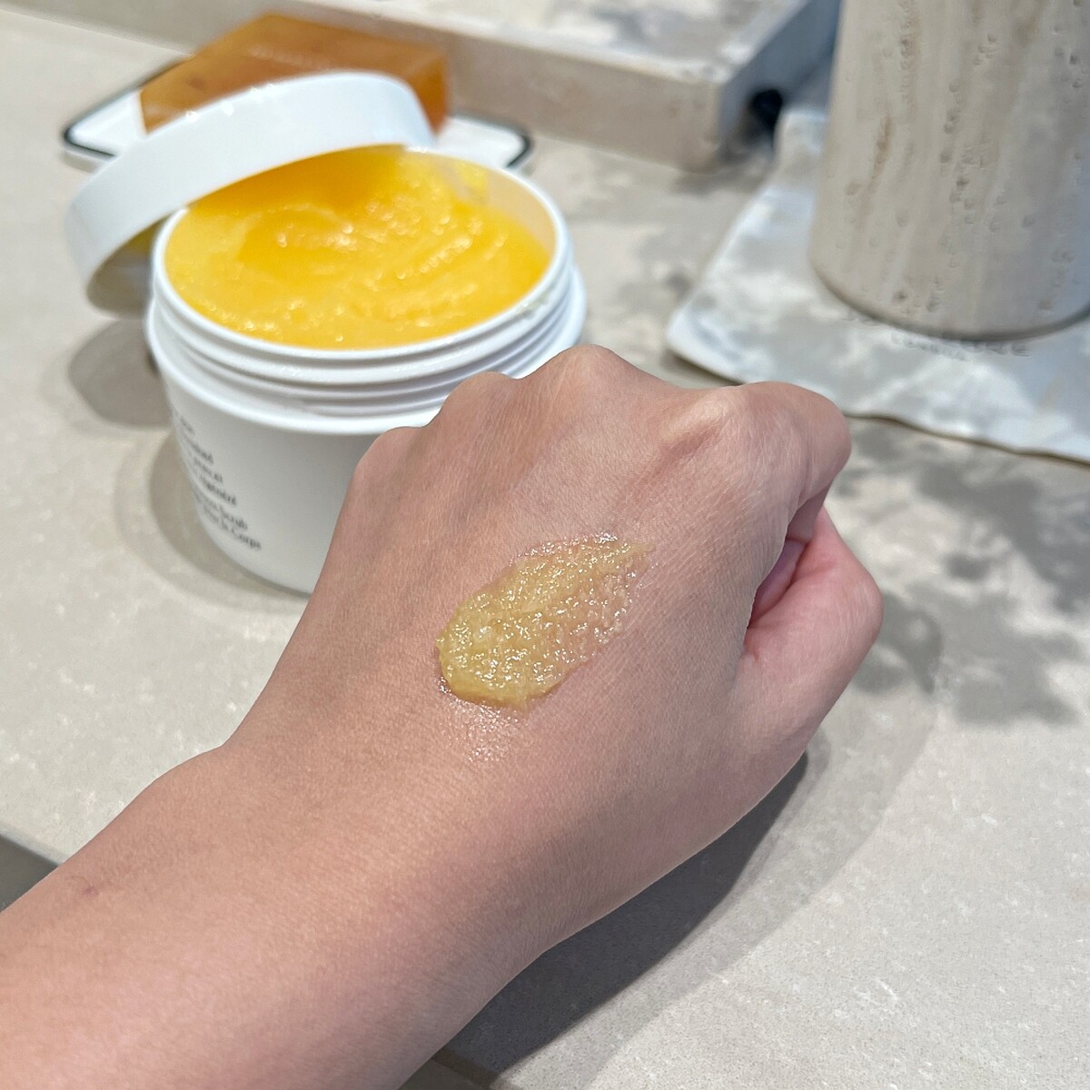 Jo Malone London悠然修癒磨砂膏質地。