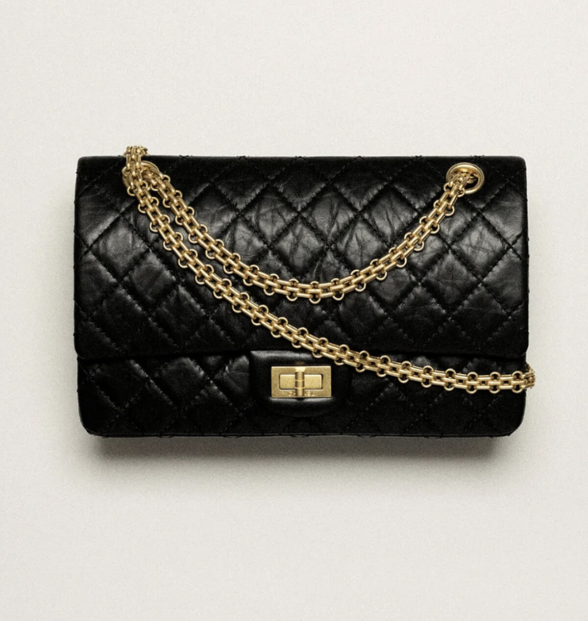 香奈兒2.55包款可以說是品牌另一個經典傳奇的起源。