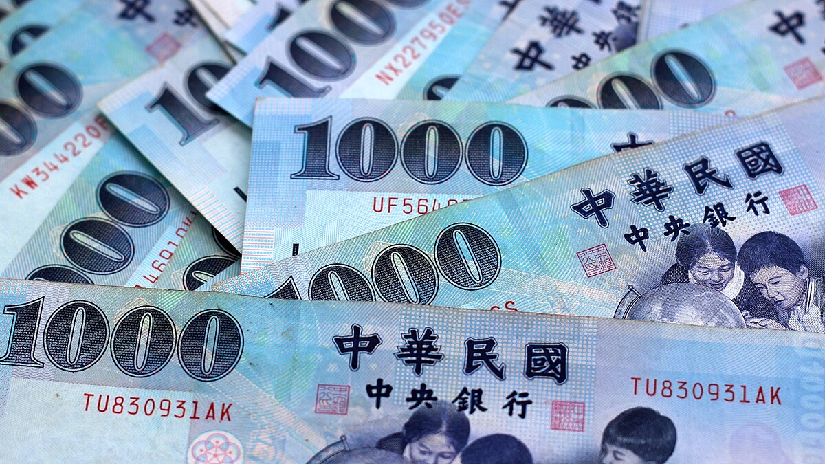 2025新鈔哪裡換？換新鈔時間、兌換地點懶人包！銀行ATM地圖立刻查