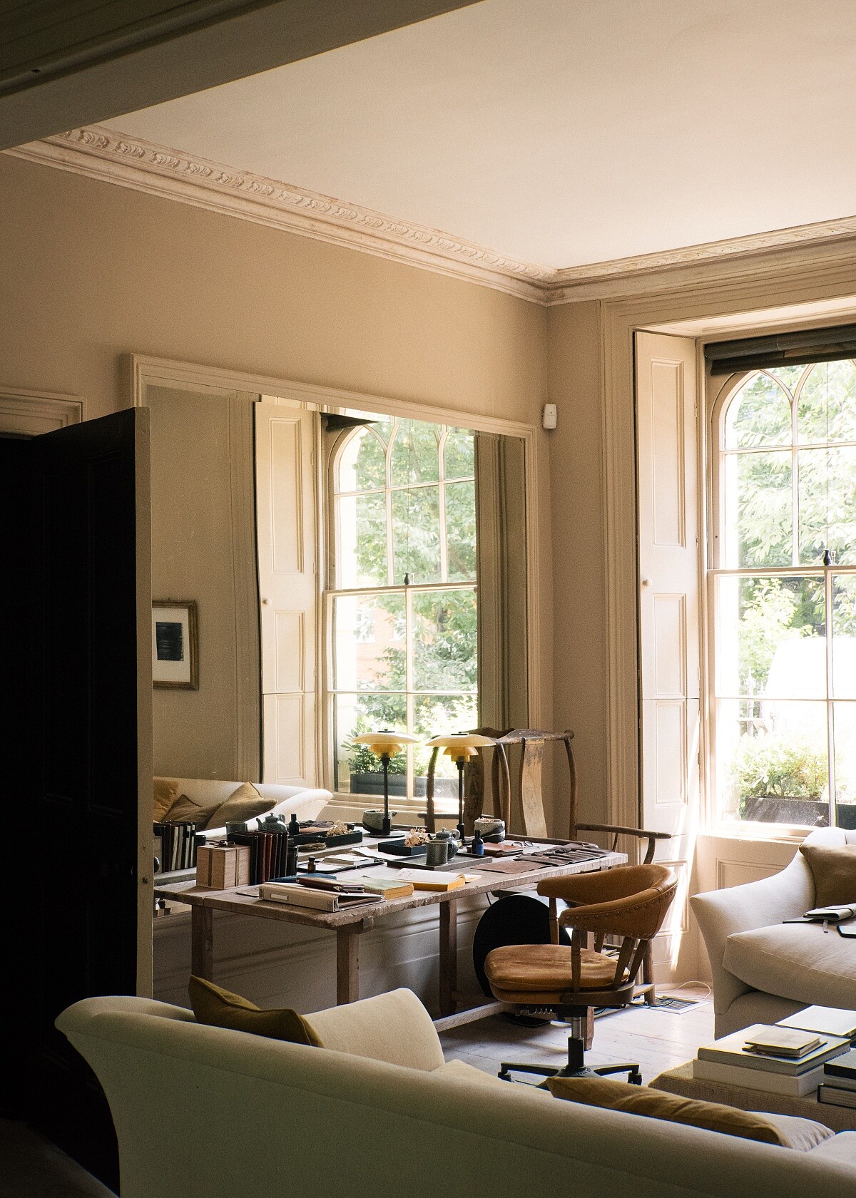 每個角落擺設都帶著他對生活的思考，也反映在他對食材的選擇和烹飪方式上。