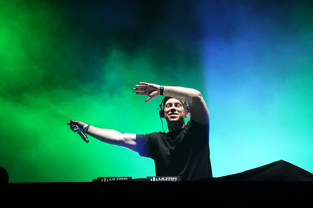 Hardwell在Ultra Taiwan卯足全勁帶來一連串派對金曲，不斷在台上帶動氣氛。（圖／Blowin_ in the Wind大風吹提供）