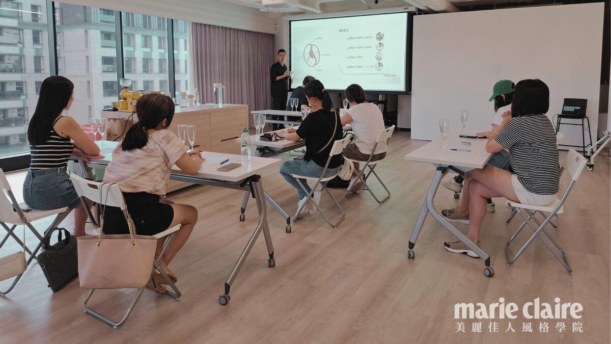 講師教授咖啡沖煮知識。