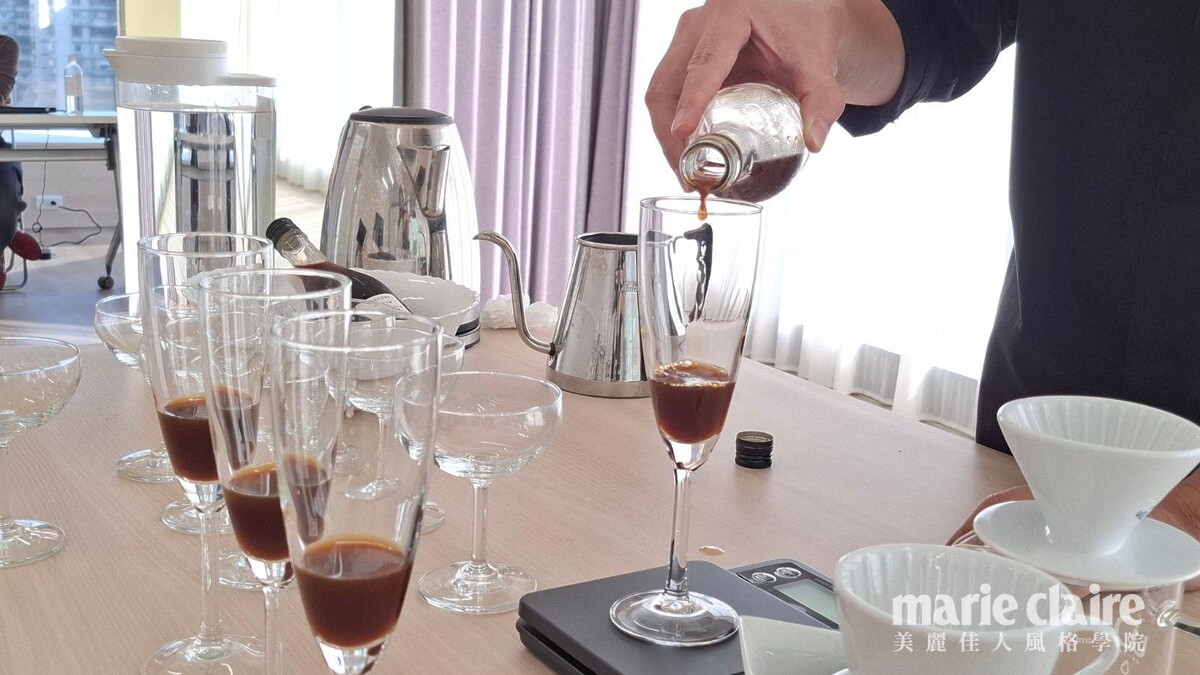 咖啡香檳的品飲準備。