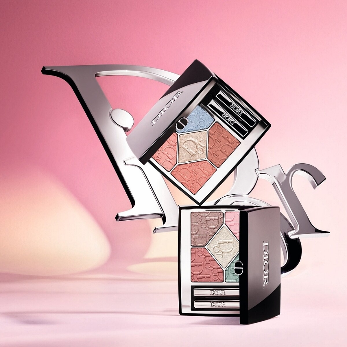 迪奧經典五色眼影春妝限量版情境圖。