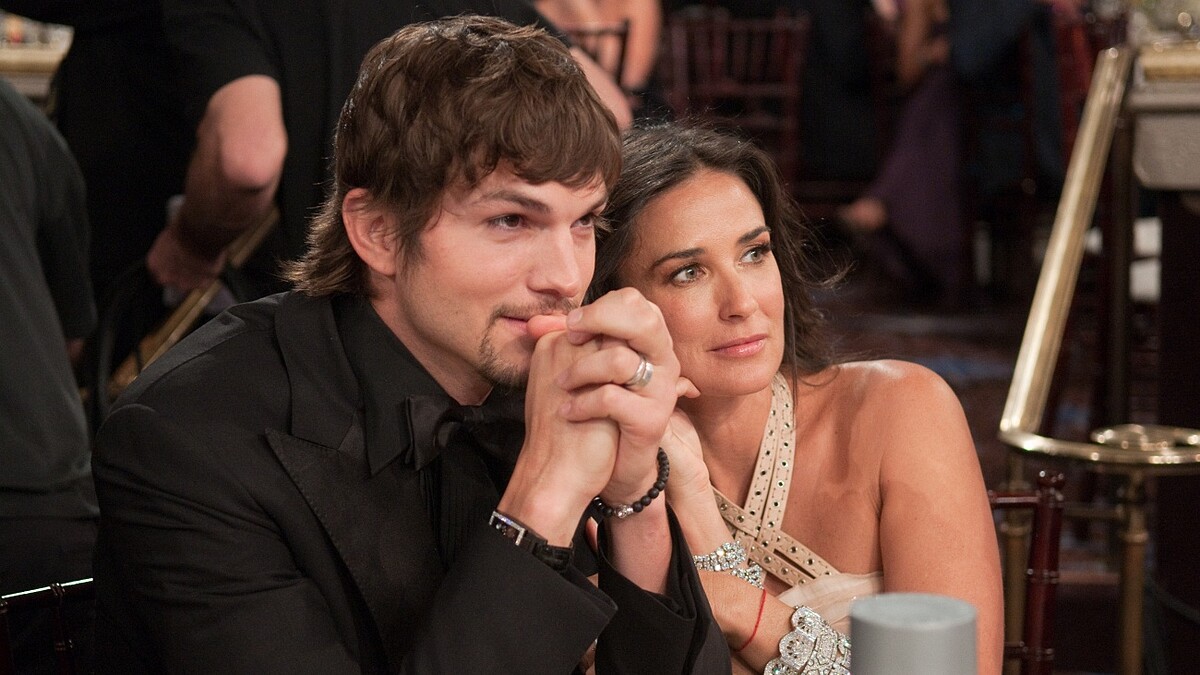 黛咪摩爾、艾希頓庫奇2009年甜蜜出席金球獎頒獎典禮