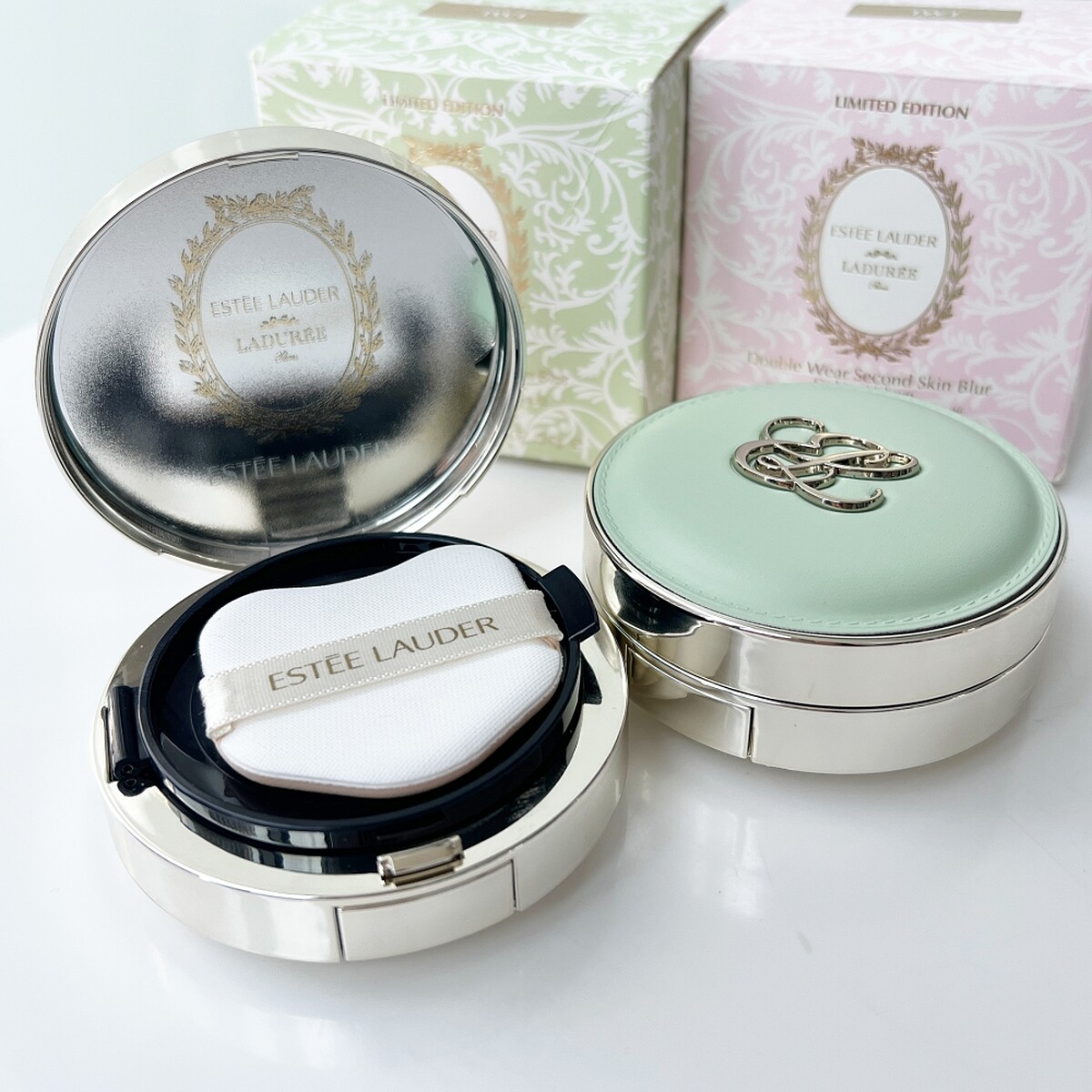 雅詩蘭黛粉持久天生美肌氣墊粉餅SPF25/PA+++(#1W1)Ladur&eacute;e聯名款-浪漫開心果、愛玫心動，一盒兩蕊NT2,900