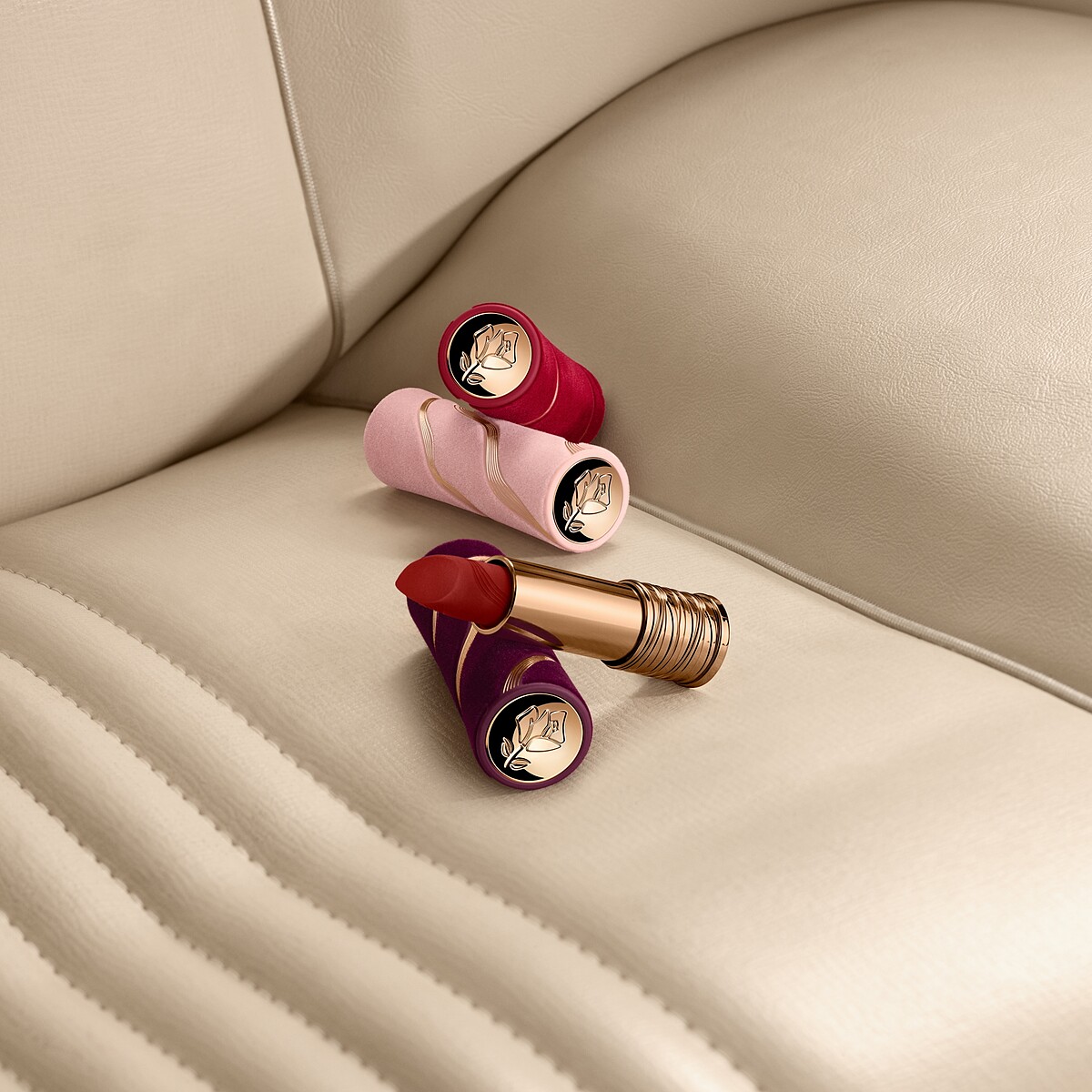 蘭蔻絕對完美唇膏絲絨霧感2025情人節限定版(共3色)，NT1,480