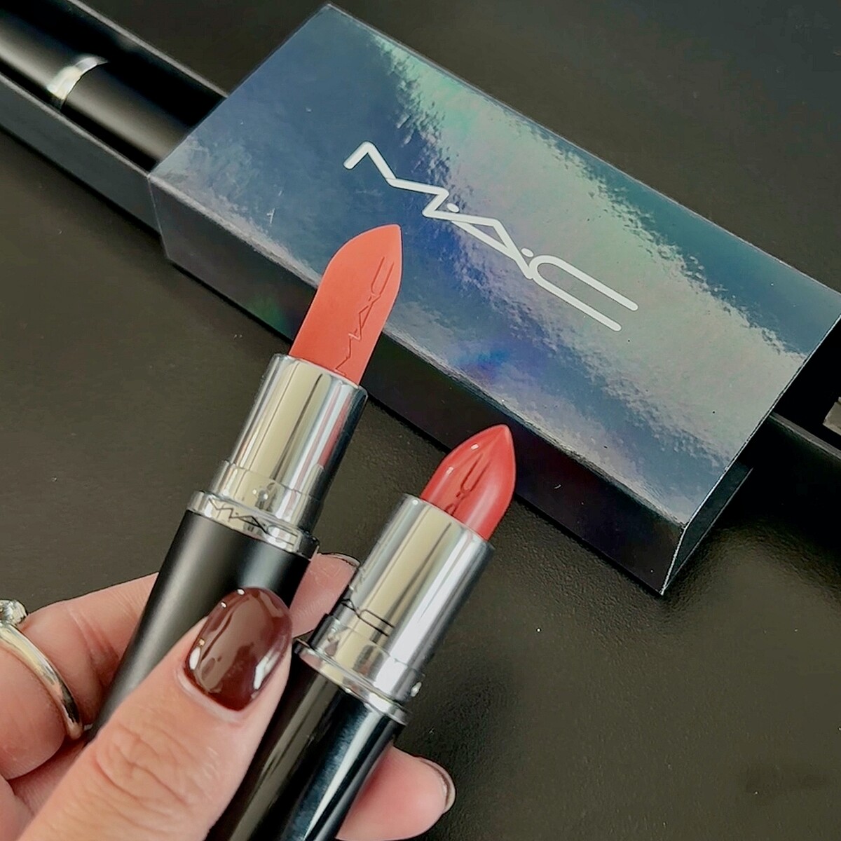 M.A.C 2025情人節獻上雙倍偷心禮盒。