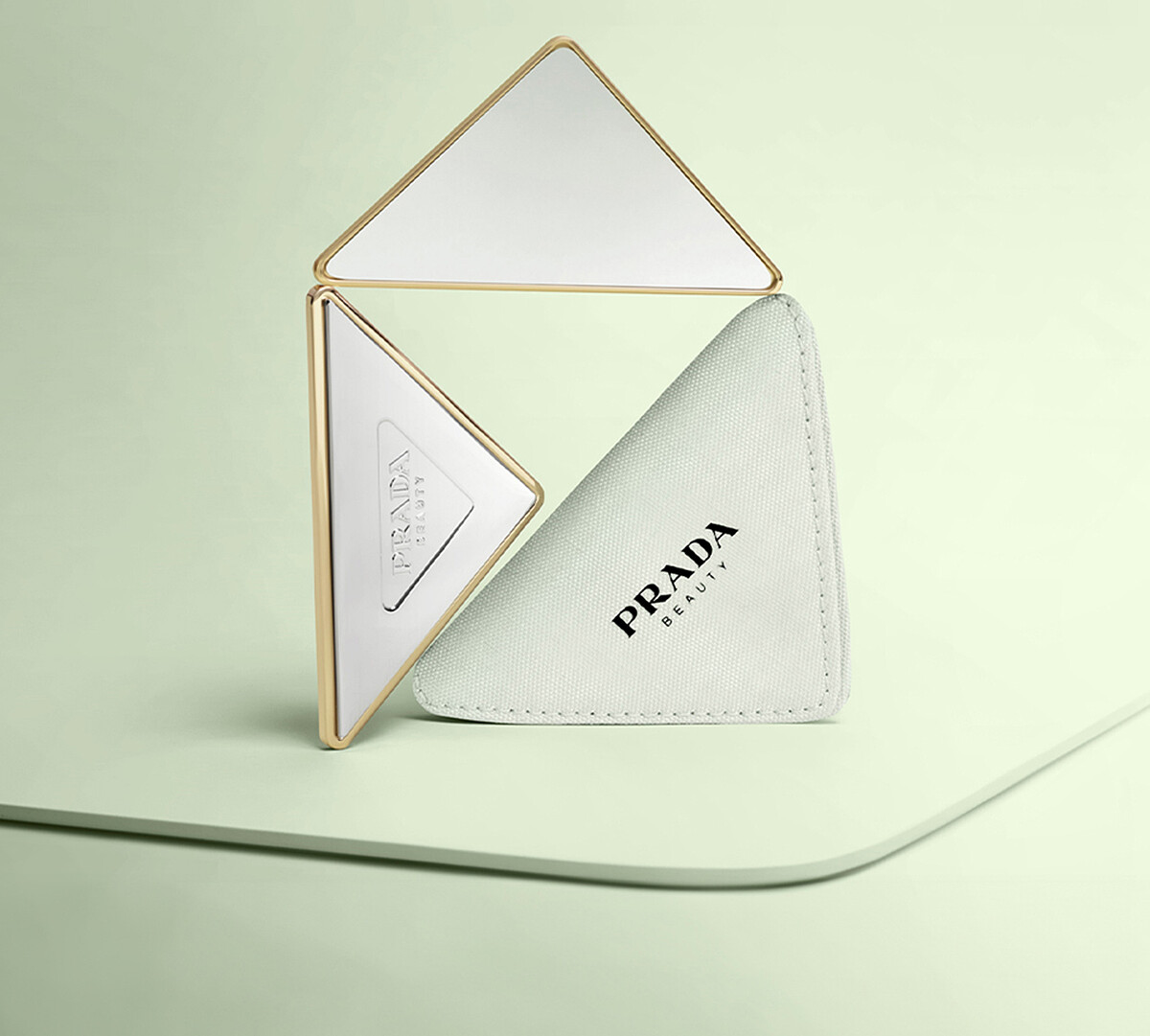 Prada精品三角鏡。