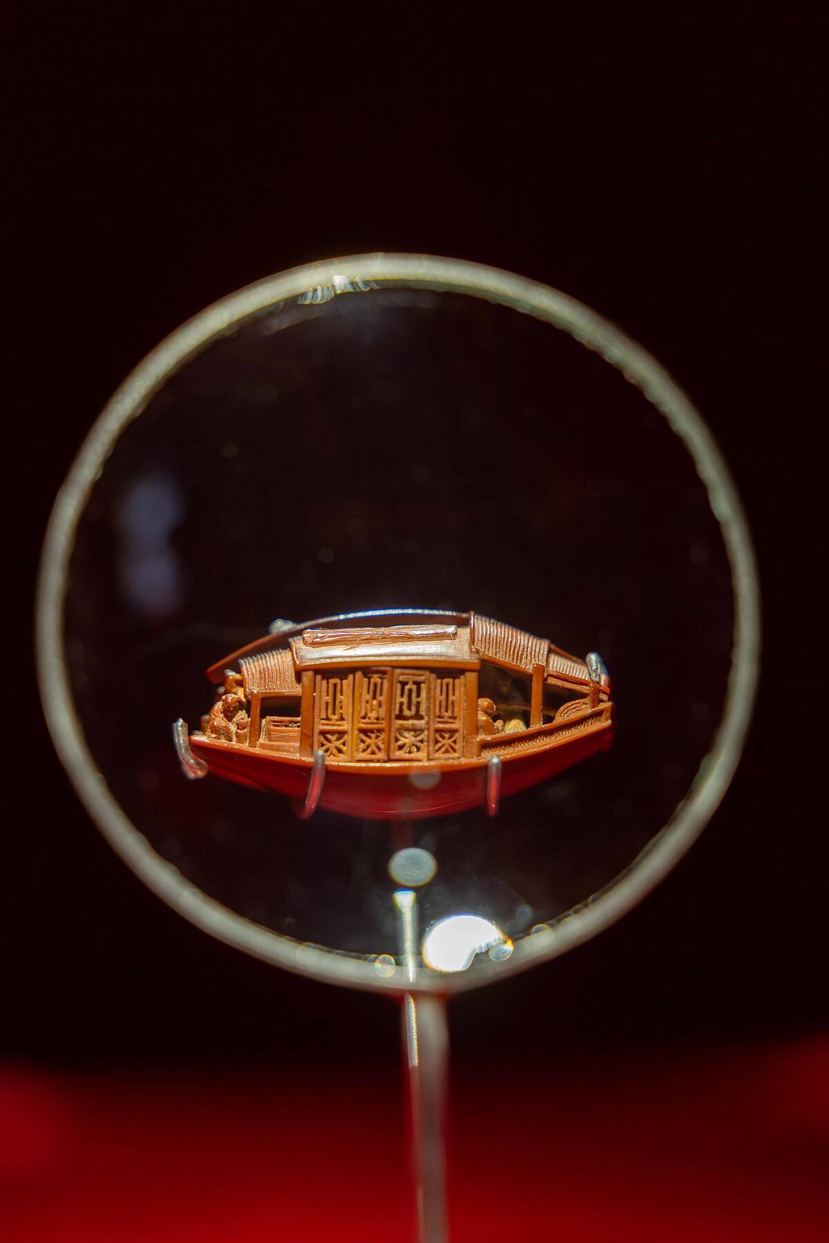 故宮博物院的雕橄欖核舟