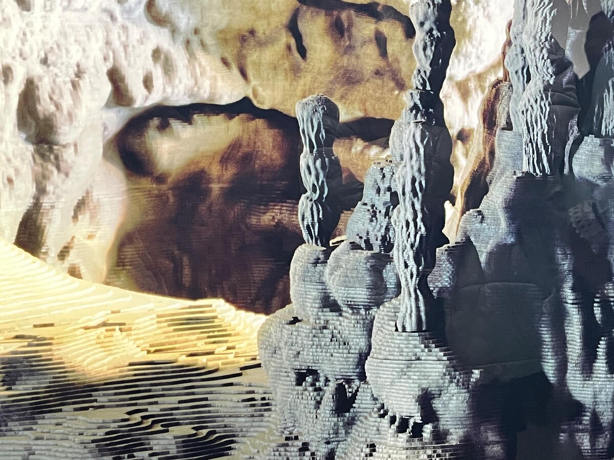 《石窟》局部。德曼作品中唯一被留存下來的模型，現陳列於米蘭 Prada 基金會。Melody TU 採訪拍攝。