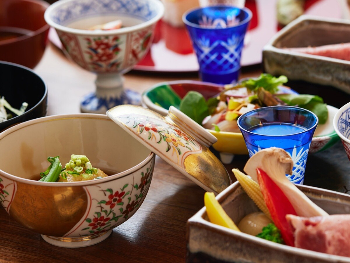 晚餐為精緻的日式和風套餐。