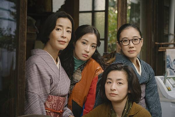 《宛如阿修羅》由4位影后宮澤理惠、尾野真千子、蒼井優、廣瀨鈴主演。