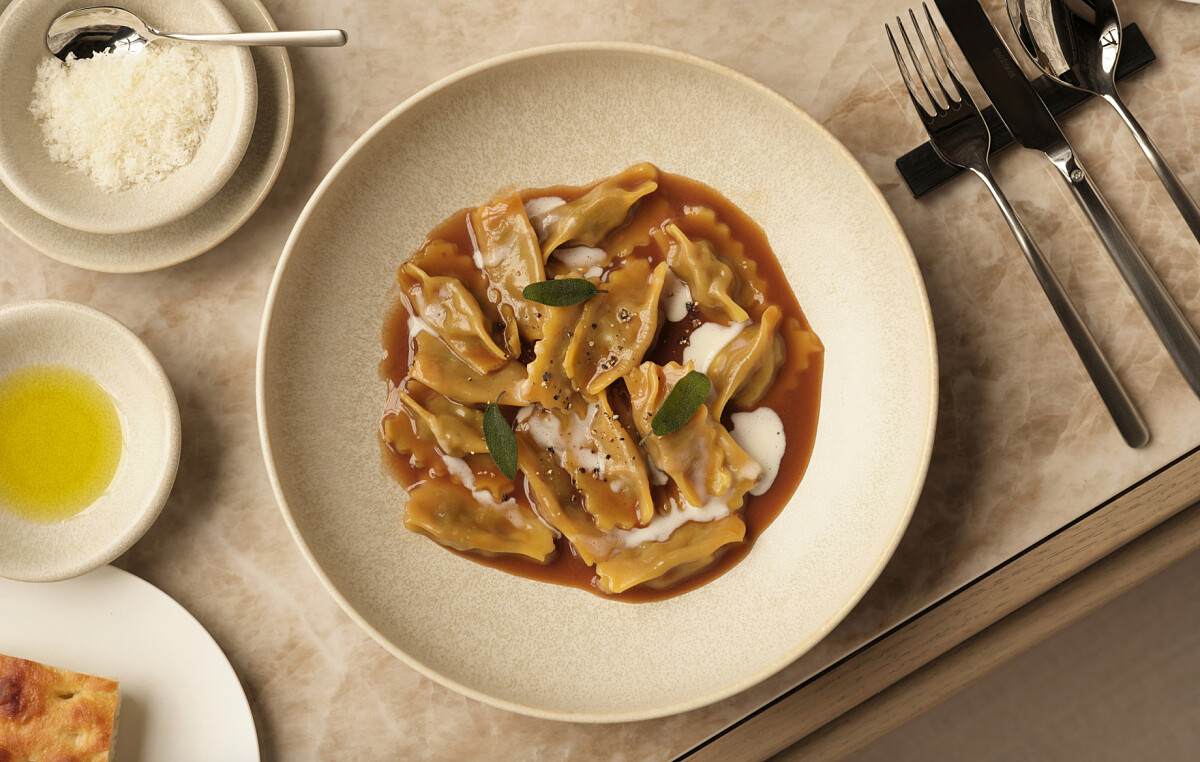 提供全天候的義大利料理。