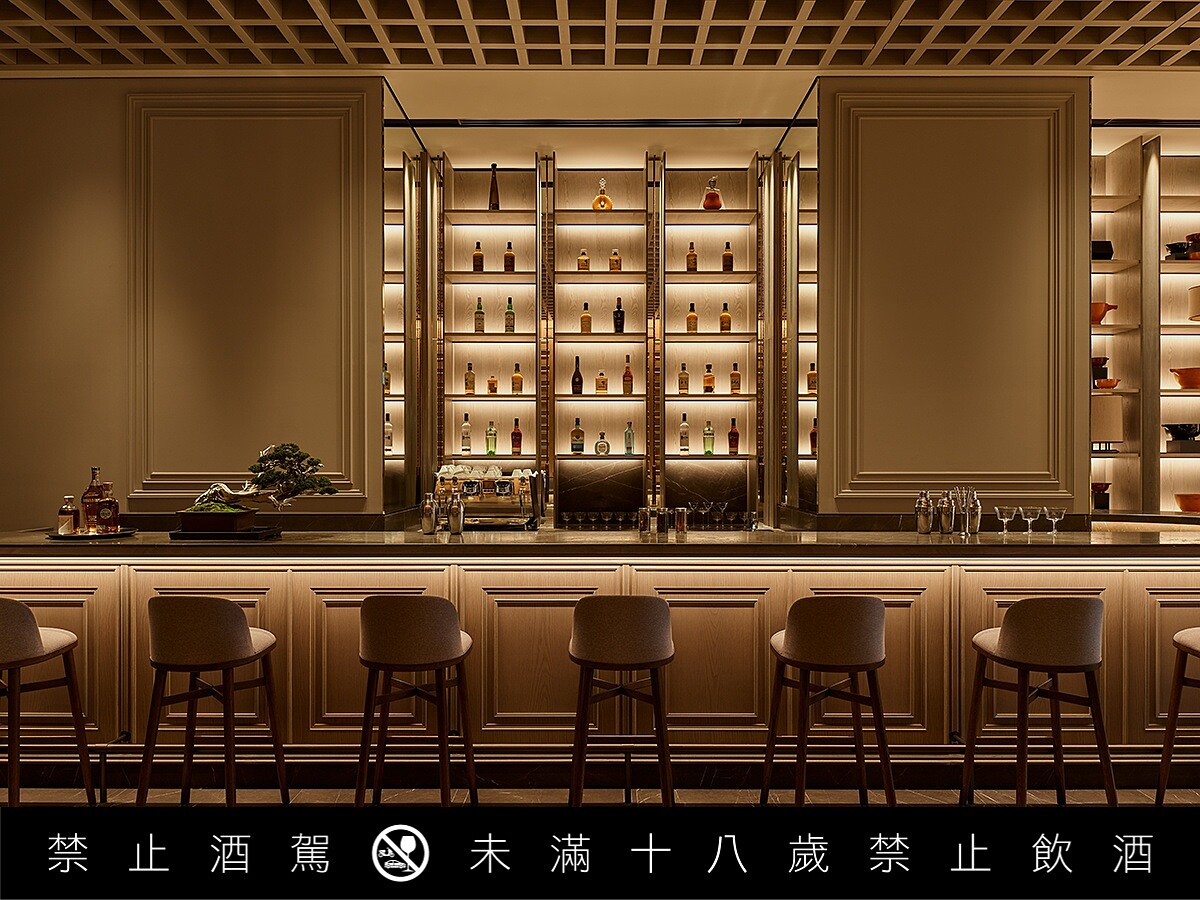 低調優雅的吧台。