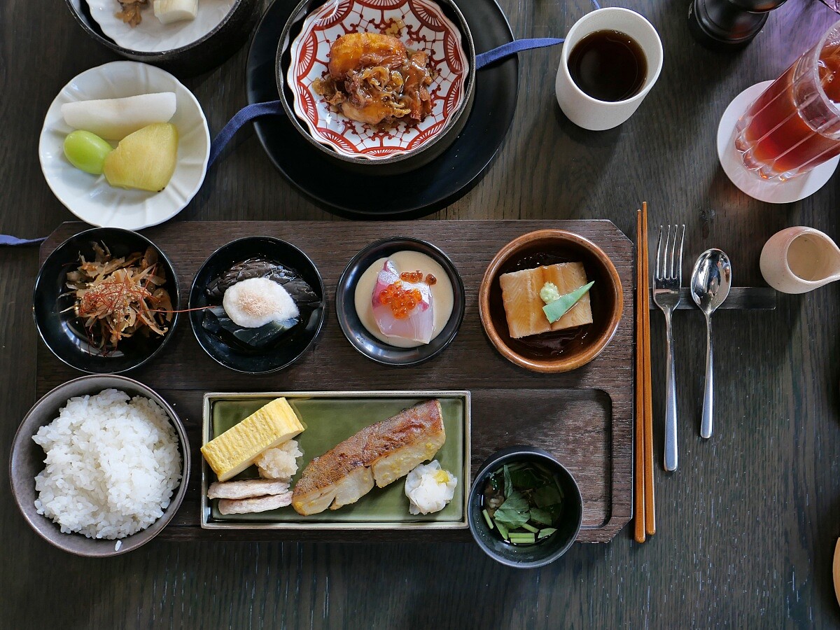 豐盛的早餐採套餐形式，最受歡迎的為日式早餐。