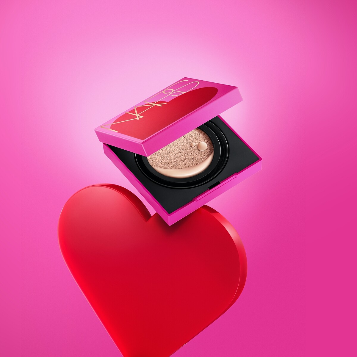 NARS超持久亮顏氣墊粉餅盒傾心愛慕限量版，NT500