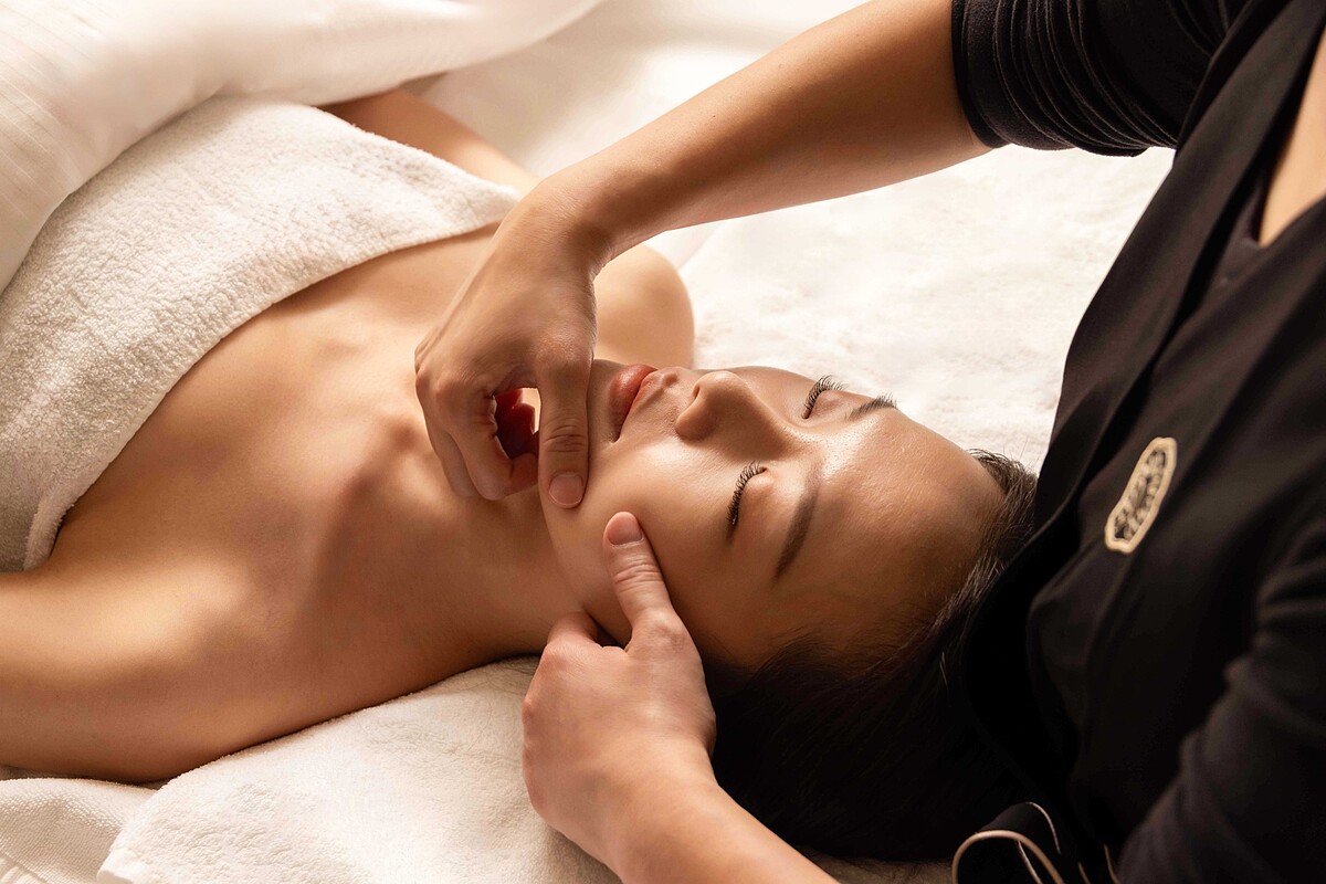 資生堂國際櫃極上御藏呵護會以資生堂「極上御藏系列」為核心。