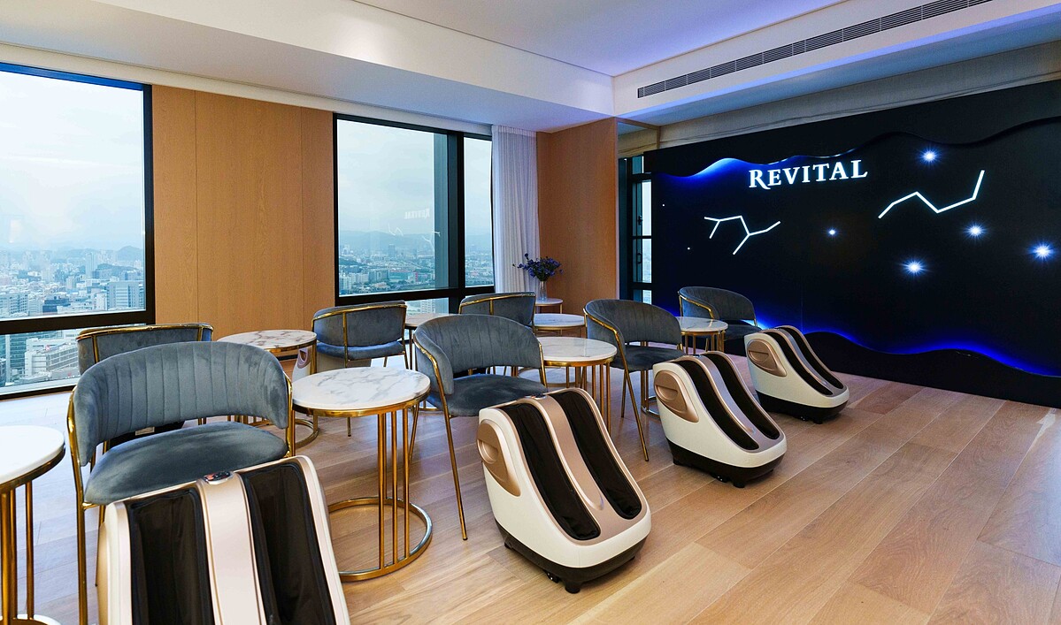 REVITAL莉薇特麗2025璀璨迎春護膚會足療區。