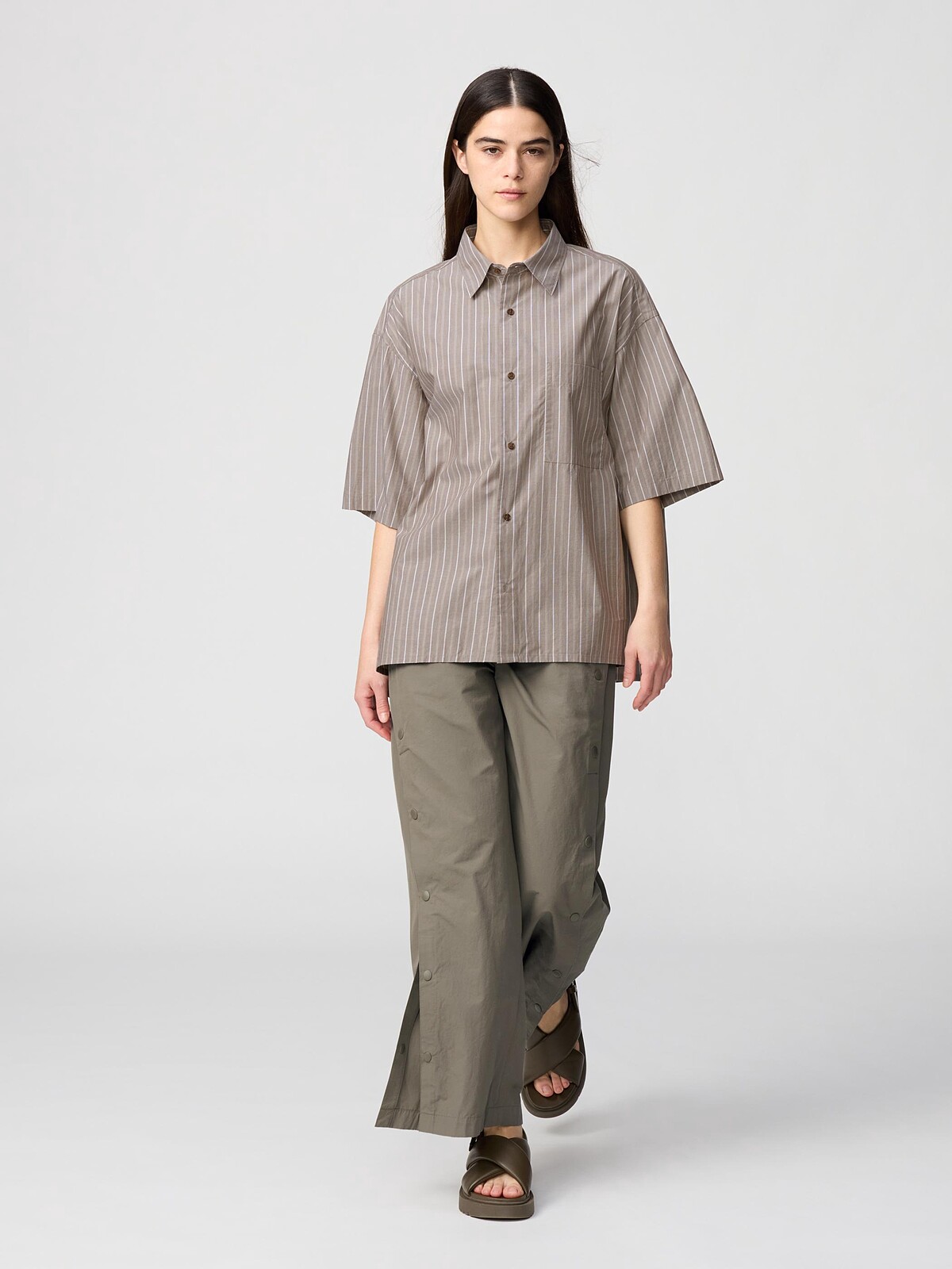 府綢寬版襯衫,NT$990。