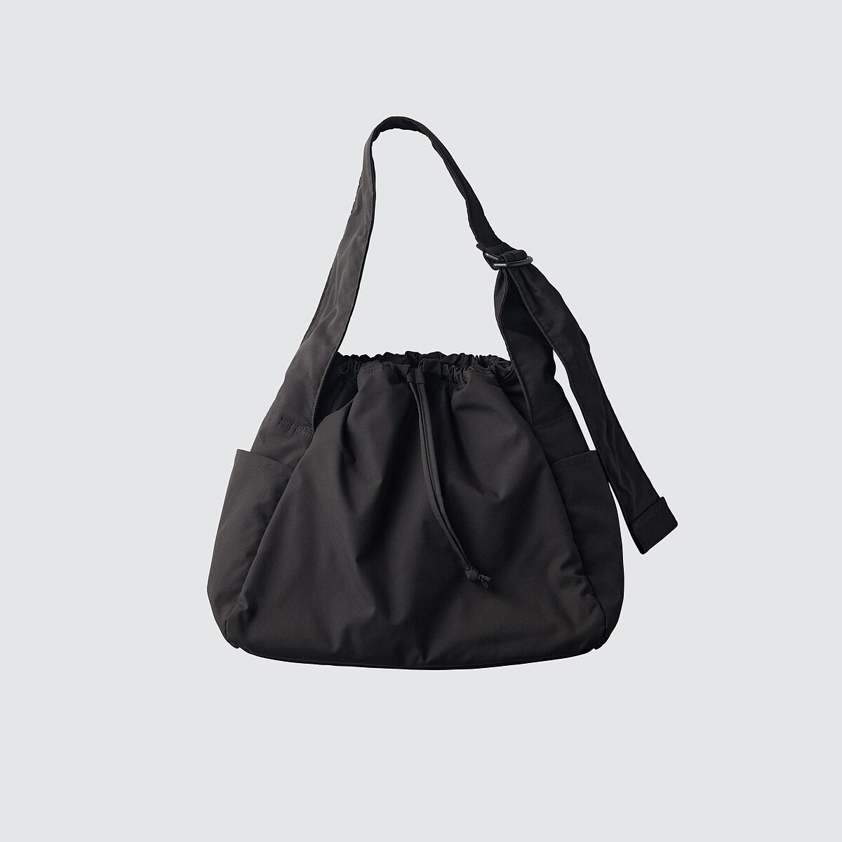 澎軟肩背包,NT$790。