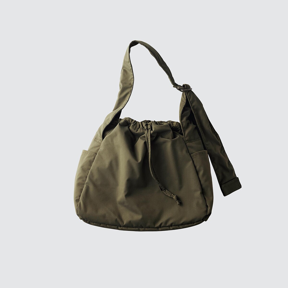 澎軟肩背包,NT$790。