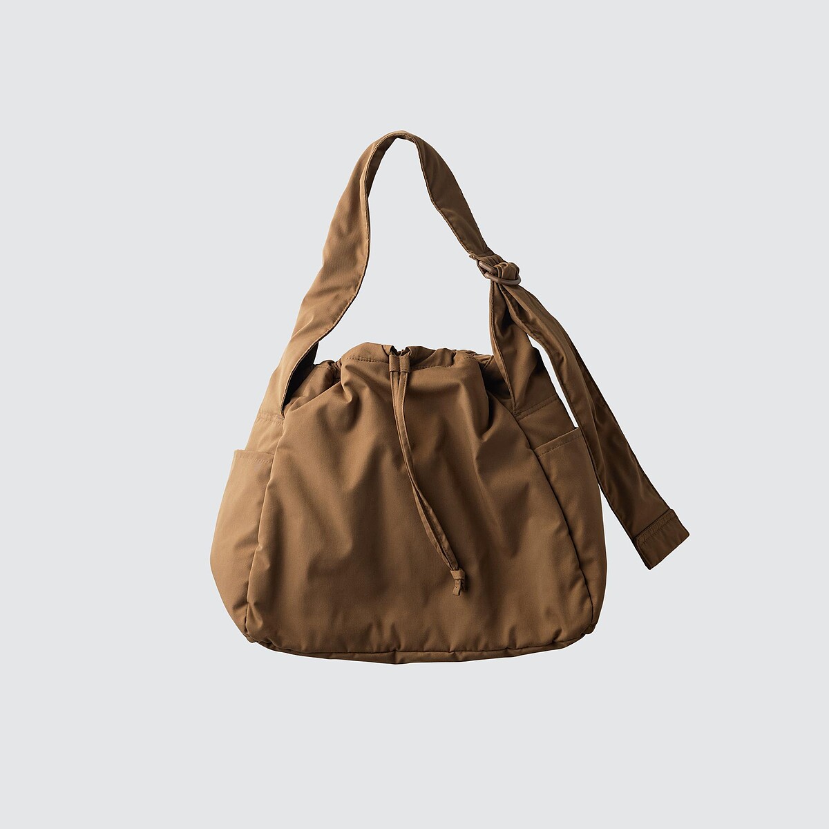 澎軟肩背包,NT$790。