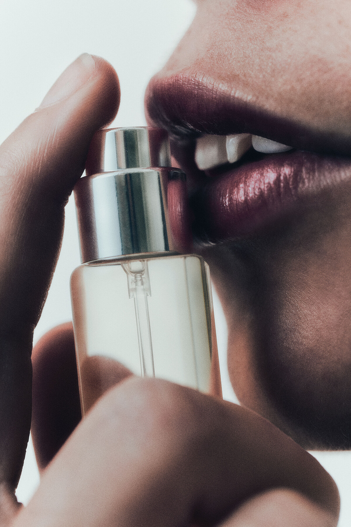 SELAHATIN口腔噴霧情境圖。