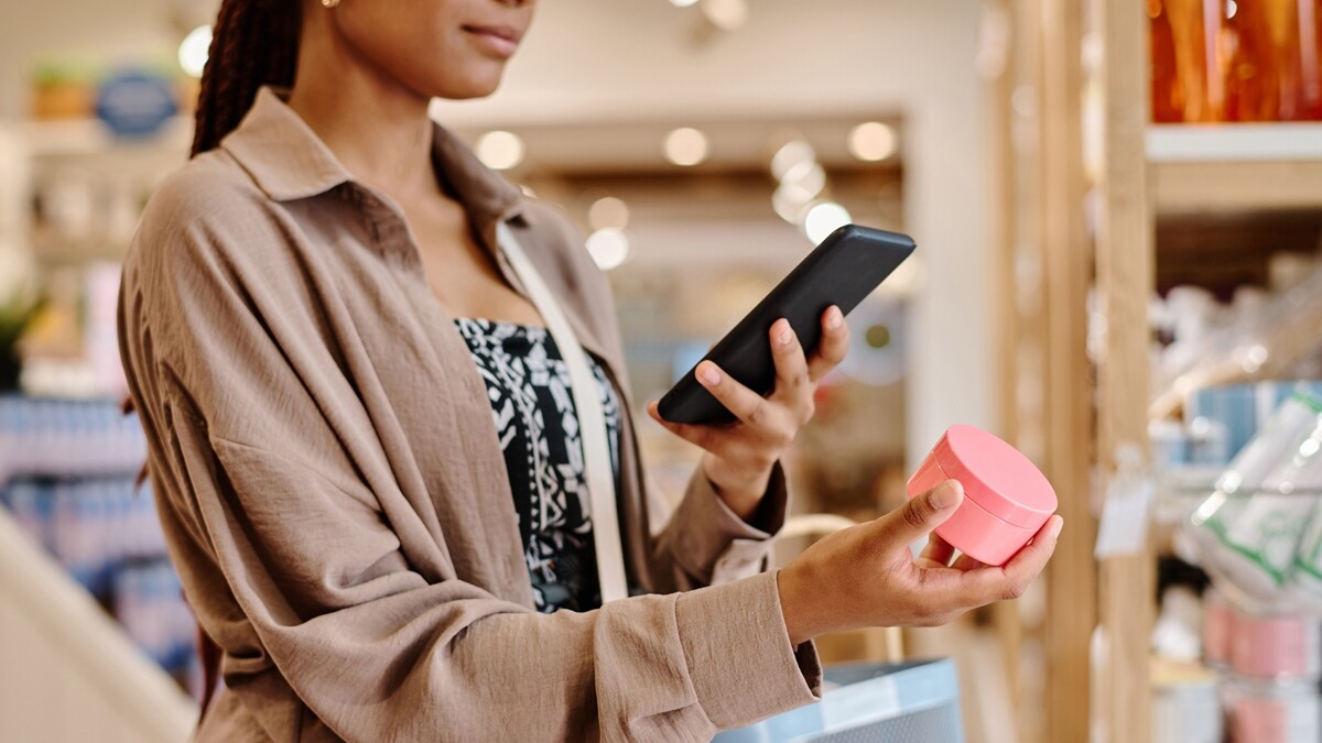 【時髦CEO】2025美妝保養市場極端化？精品、開架佈局成新寵