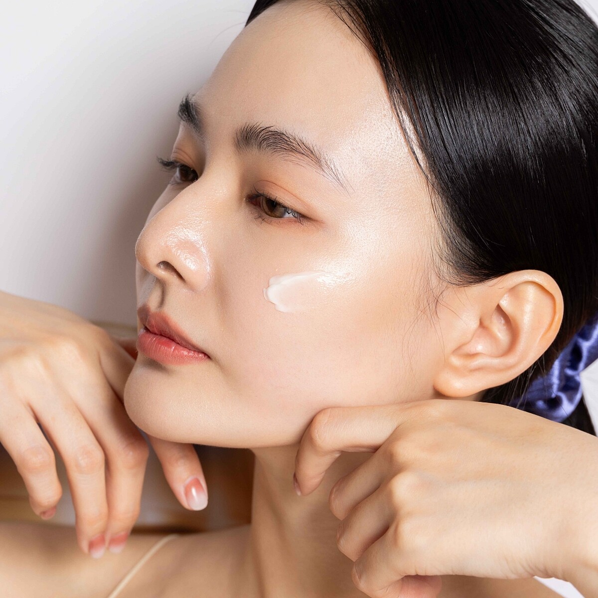 資生堂國際櫃激抗痕亮采緊緻精雕霜質地。